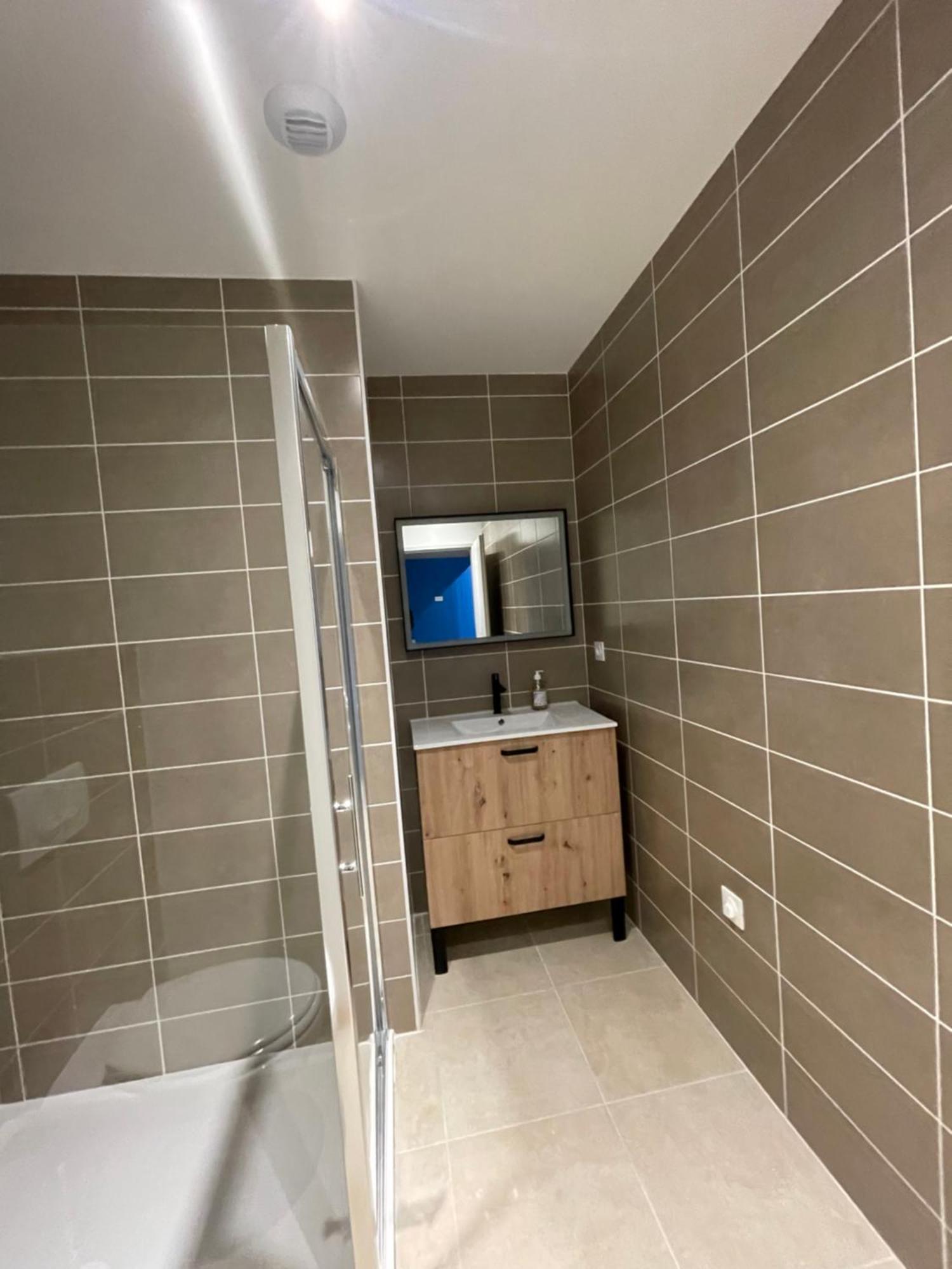 Le Salvador - Appart'Hotel De 18M2 A 44M2 La Talaudiere Buitenkant foto
