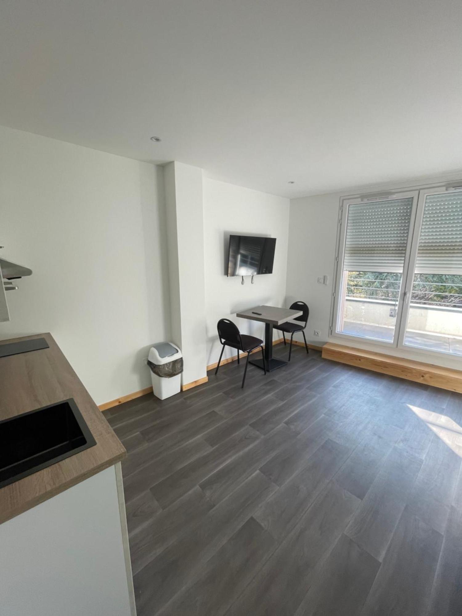 Le Salvador - Appart'Hotel De 18M2 A 44M2 La Talaudiere Buitenkant foto