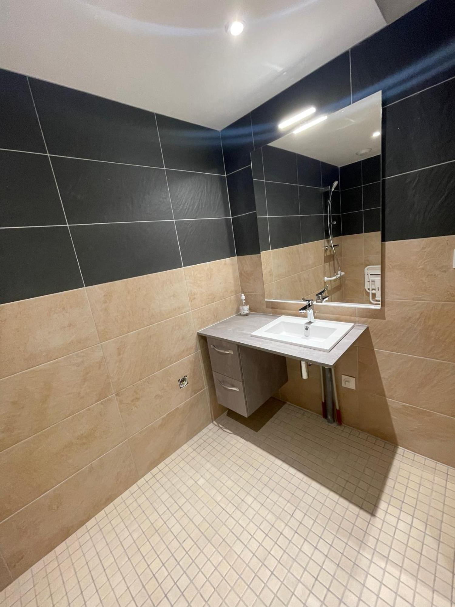 Le Salvador - Appart'Hotel De 18M2 A 44M2 La Talaudiere Buitenkant foto